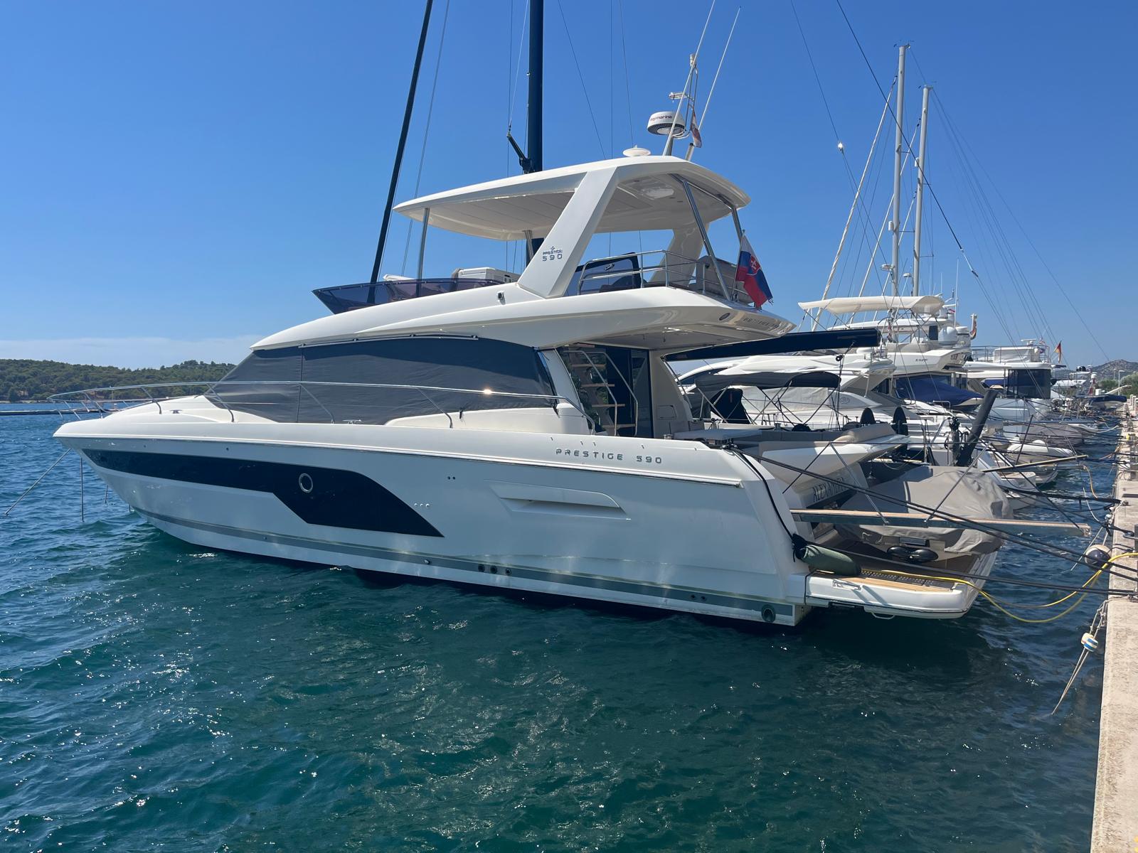 Prestige 590 (2021) - Image 2